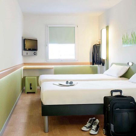 ไอบิส บัดเจ็ท ลีดส์ เซ็นเตอร์ คราวน์ พอยท์ โร้ด Hotel ภายนอก รูปภาพ