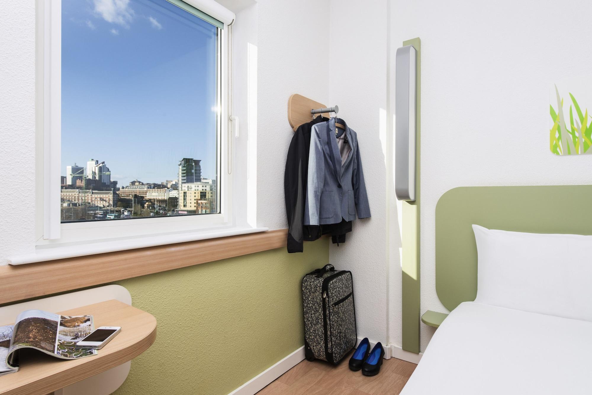 ไอบิส บัดเจ็ท ลีดส์ เซ็นเตอร์ คราวน์ พอยท์ โร้ด Hotel ภายนอก รูปภาพ