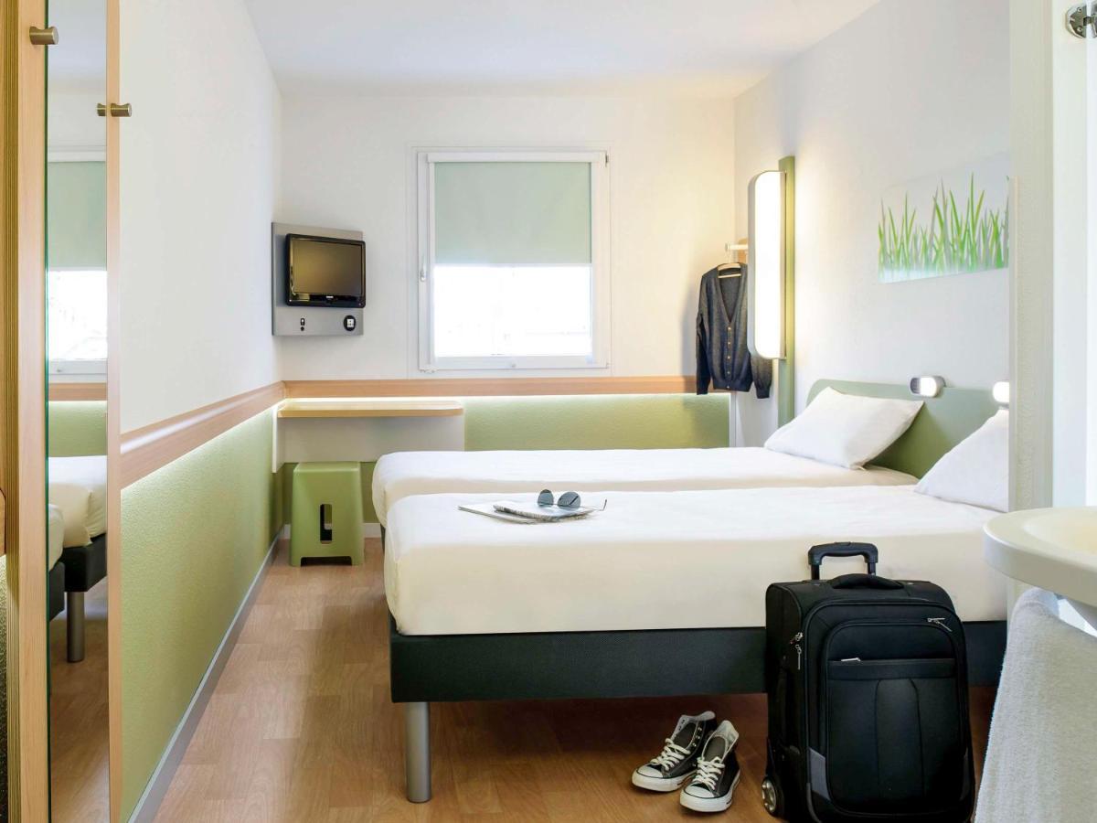 ไอบิส บัดเจ็ท ลีดส์ เซ็นเตอร์ คราวน์ พอยท์ โร้ด Hotel ภายนอก รูปภาพ