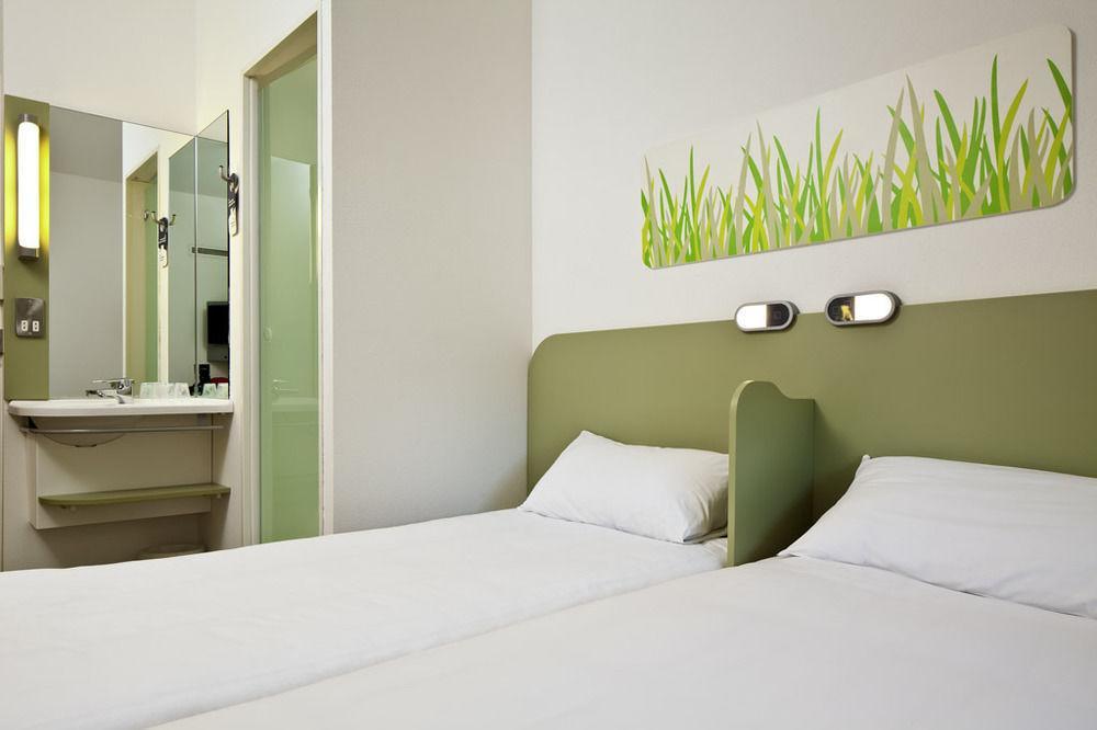 ไอบิส บัดเจ็ท ลีดส์ เซ็นเตอร์ คราวน์ พอยท์ โร้ด Hotel ภายนอก รูปภาพ