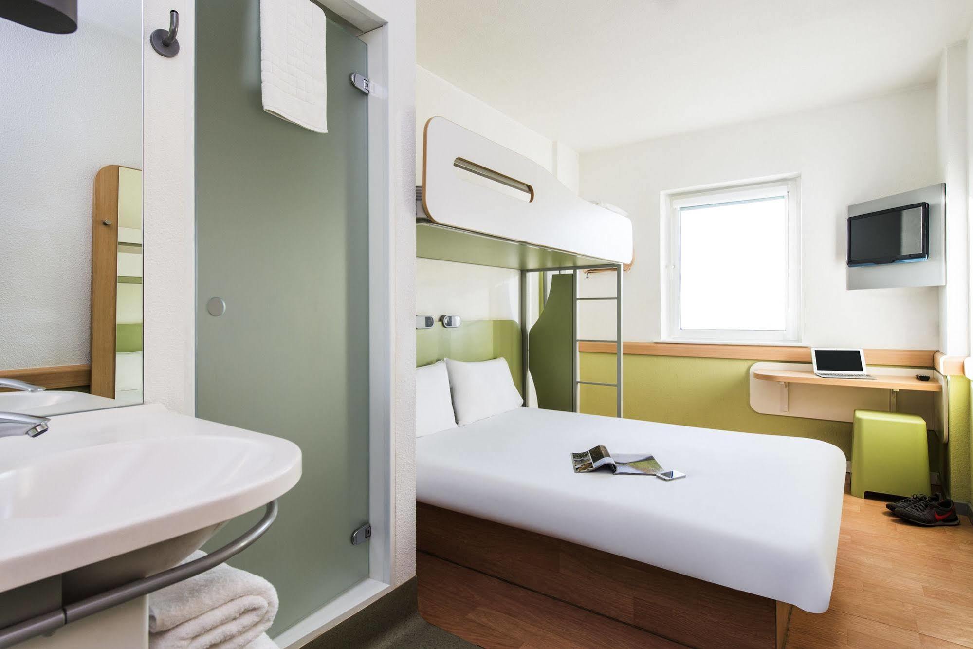 ไอบิส บัดเจ็ท ลีดส์ เซ็นเตอร์ คราวน์ พอยท์ โร้ด Hotel ภายนอก รูปภาพ