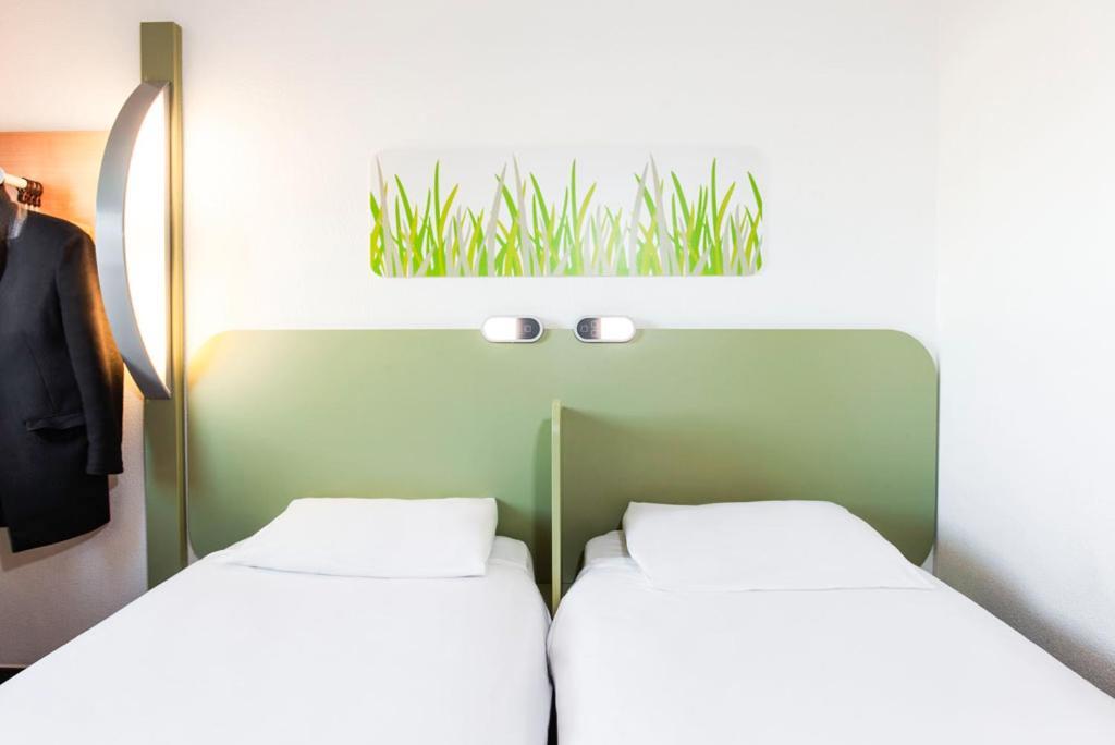 ไอบิส บัดเจ็ท ลีดส์ เซ็นเตอร์ คราวน์ พอยท์ โร้ด Hotel ภายนอก รูปภาพ