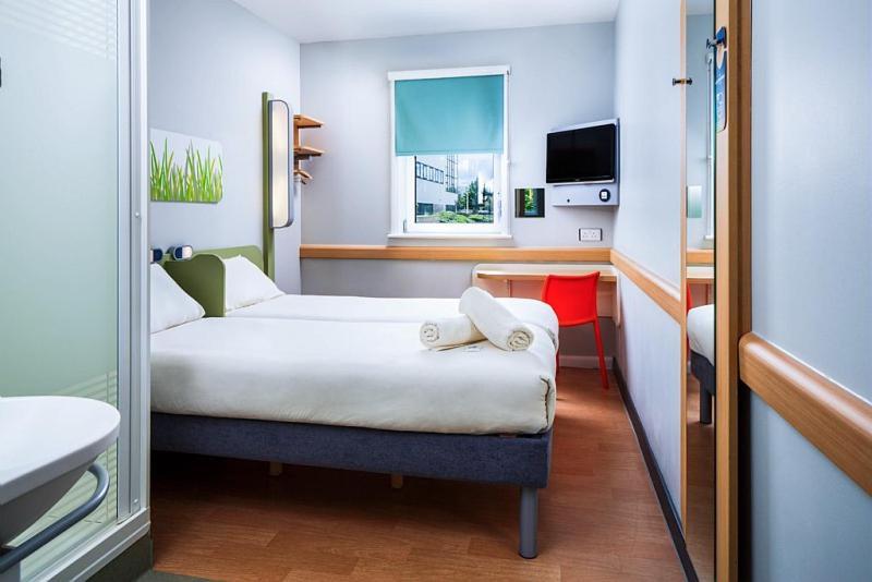 ไอบิส บัดเจ็ท ลีดส์ เซ็นเตอร์ คราวน์ พอยท์ โร้ด Hotel ภายนอก รูปภาพ